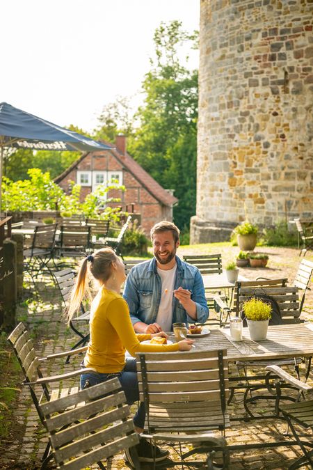 Biergarten auf der Burg Ravensberg in Borgholzhausen
