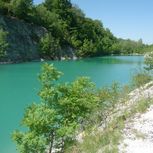 Turquoise-blauw meer in de Langerich Canyon