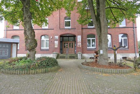 Zicht op de ingang van het museum in Obermarsberg