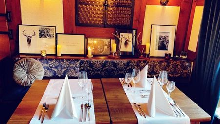 Gedekte tafel in restaurant Rehkitz