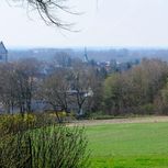 Uitzicht vanaf de berg naar Halle Westfalen in de depressie