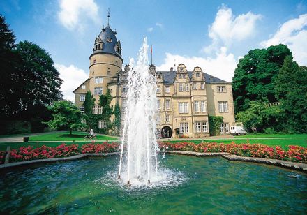 Springbrunnen vor dem Fürstlichen Residenzschloss Detmold