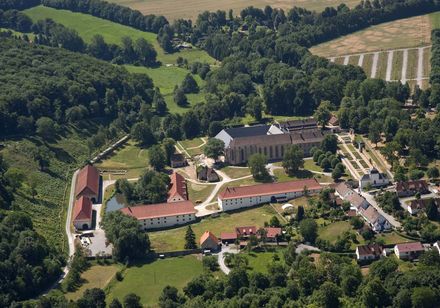 Luchtfoto van het klooster Dalheim