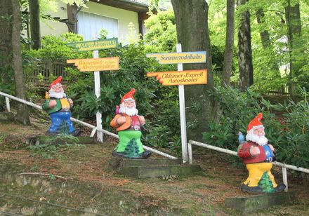 Dwergen op de zomerrodelbaan van Ibbenbüren