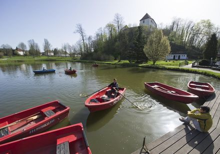 Charlottensee met rode boten in Bad Iburg