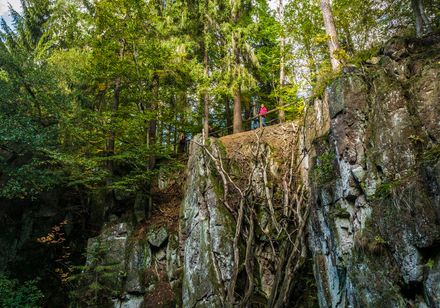 Naturraum mit beeindruckenden Felsformationen