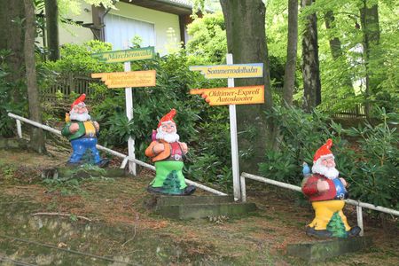 Tuinkabouters in het recreatiepark Ibbenbüren rodelbaan
