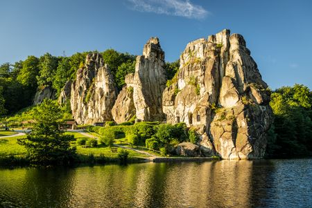 Externsteine mit See