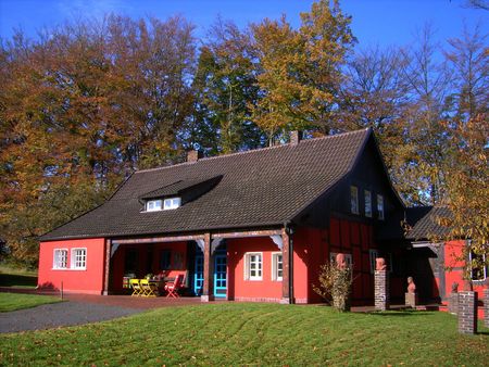 Das rote Böckstiegel-Haus in Werther Arrode ist Teil des Peter-August-Böckstiegel Museums