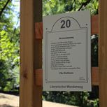 Plaquette op de literaire wandelroute in Lage-Hörste