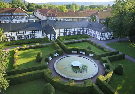 Luchtfoto van het Gräflicher Park Health & Balance Resort in Bad Driburg