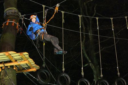 Nachtklimmen in het klimpark in het Hermannsdenkmal bij Detmold